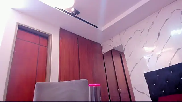 evelyn wine online show from September 28, 2025, 7:10 pm