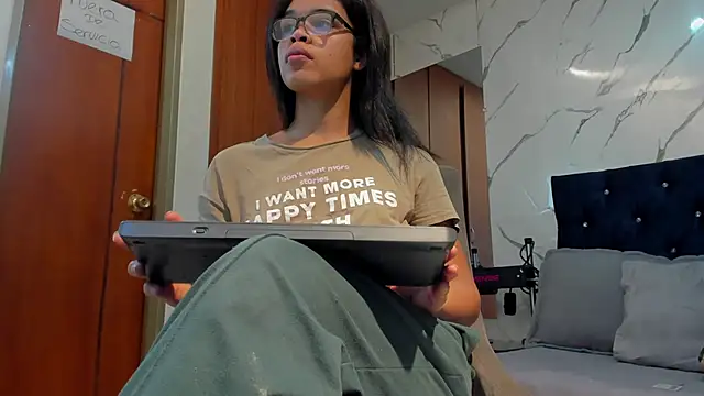 evelyn wine online show from February 10, 2026, 7:35 pm