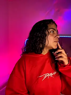 NINA 18 YEARS online show from October 9, 2025, 8:53 pm