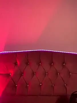 NINA 18 YEARS online show from October 6, 2025, 10:54 pm