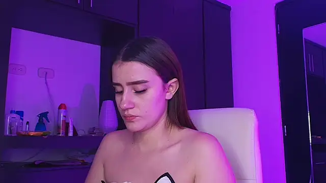 TinaJonnes  online show from May 14, 2026, 10:51 pm