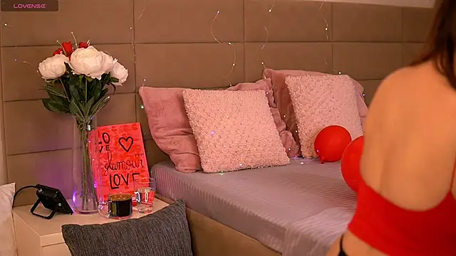 KyraCase online show from February 20, 2026, 6:54 pm