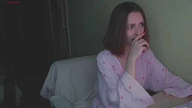 OaklynDobson online show from March 14, 2025, 5:24 pm