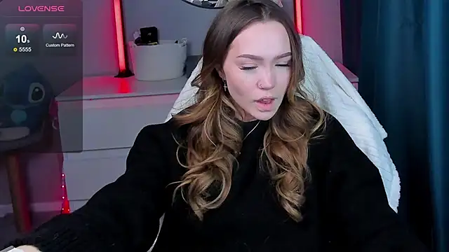 Evia r0se online show from October 8, 2025, 9:44 am