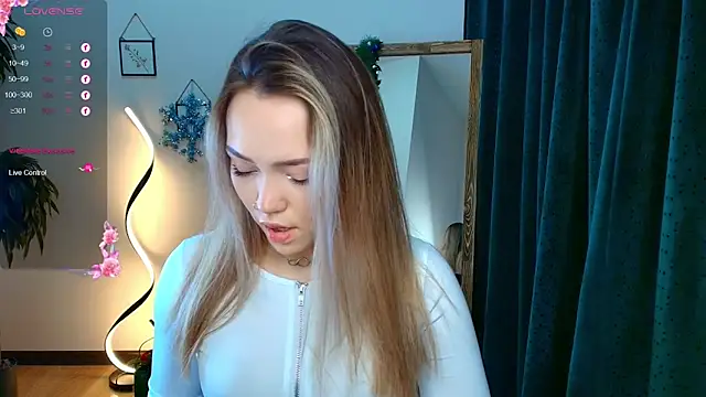 Evia r0se online show from December 21, 2024, 8:28 am