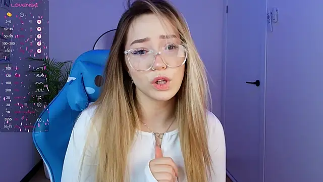 Evia r0se online show from January 26, 2025, 7:32 am