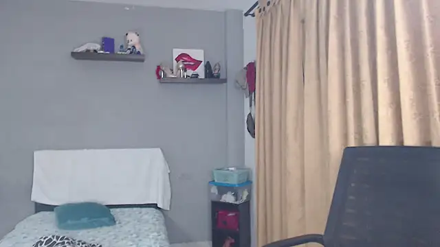 SusanLeroy online show from December 16, 2025, 9:24 am