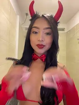 SOPHIACANDY19  online show from October 31, 2025, 10:38 pm