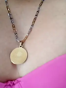 Samantha Sullivan  online show from October 5, 2025, 4:31 pm