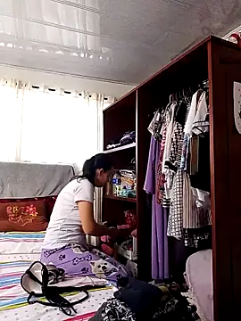 Samantha Sullivan  online show from September 12, 2025, 12:16 pm