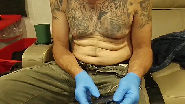 overaveragefreak4you online show from March 13, 2026, 6:24 pm