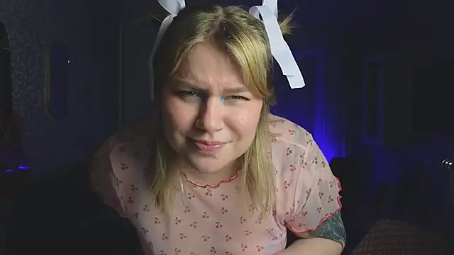 Kira Citro online show from September 10, 2025, 10:31 pm