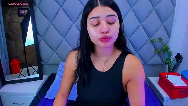 venusowen  online show from November 4, 2025, 1:48 pm