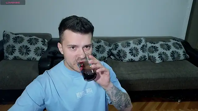 JohnnyStepBro online show from April 18, 2026, 6:21 pm