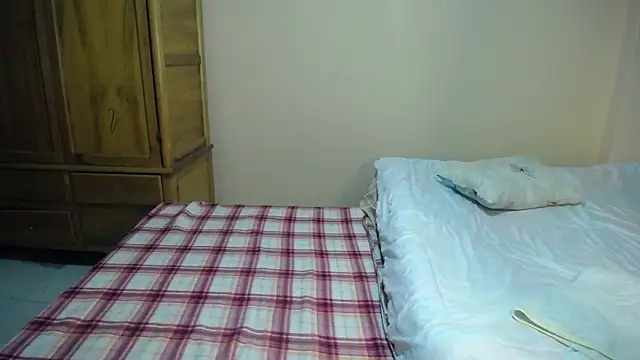  Zooee online show from February 11, 2025, 2:13 pm