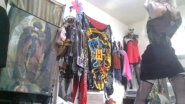 Snapshot of slinginbigD chatting on February 9, 2026, 2:42 am slinginbigD online show from February 9, 2026, 2:42 am