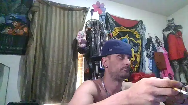 Snapshot of slinginbigD chatting on February 5, 2026, 7:43 pm slinginbigD online show from February 5, 2026, 7:43 pm