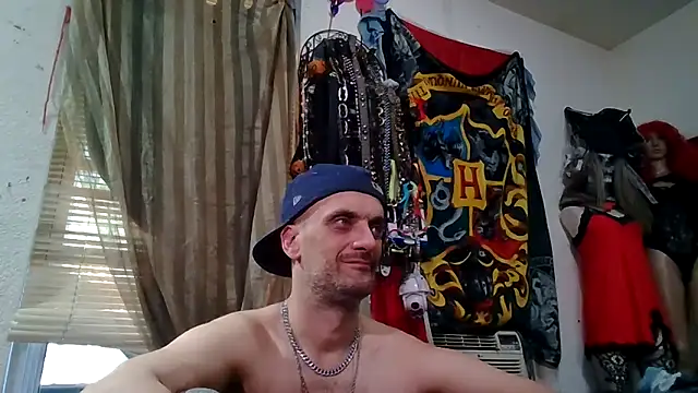 Snapshot of slinginbigD chatting on February 23, 2026, 8:42 pm slinginbigD online show from February 23, 2026, 8:42 pm