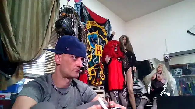 Snapshot of slinginbigD chatting on February 17, 2026, 11:46 pm slinginbigD online show from February 17, 2026, 11:46 pm