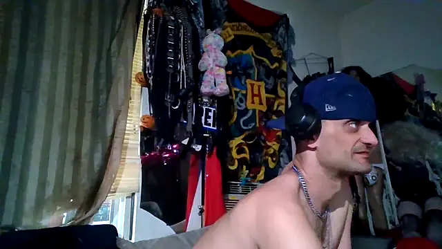 Snapshot of slinginbigD chatting on March 3, 2026, 9:00 pm slinginbigD online show from March 3, 2026, 9:00 pm