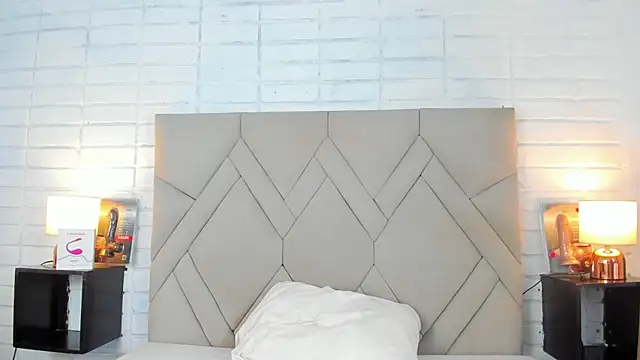 Isis Osman online show from March 12, 2025, 8:52 pm