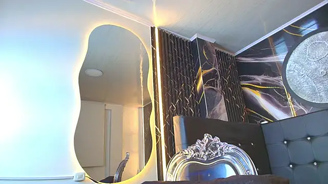 Bruja  Scarlata online show from November 18, 2025, 10:18 am