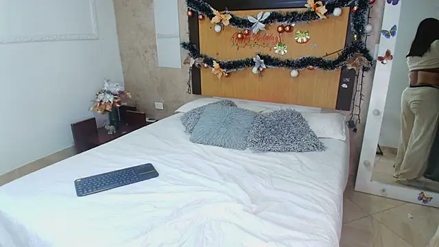 mialopez52 online show from December 13, 2025, 11:00 pm