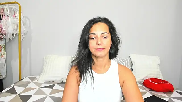 Linda Insatiable online show from July 2, 2026, 1:06 am