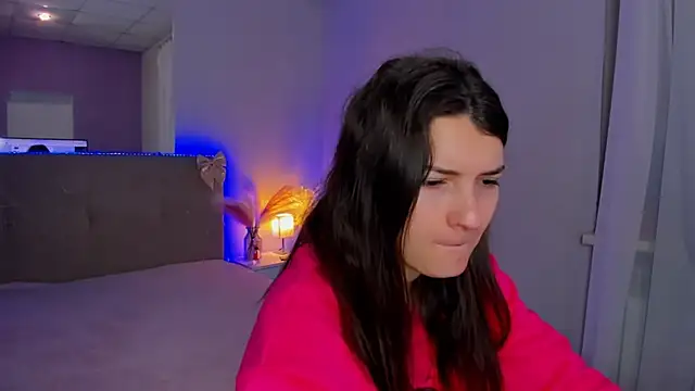 Laura Leee online show from March 16, 2026, 6:17 am