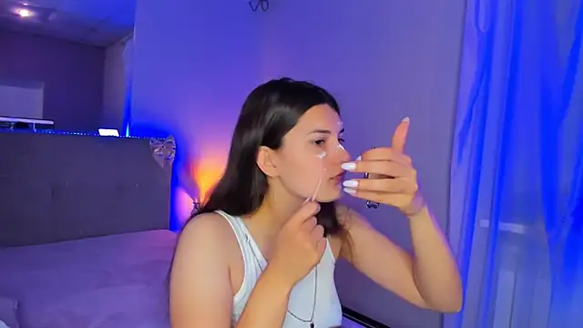 Snapshot of Laura_Leee chatting on May 25, 2026, 5:07 am Laura Leee online show from May 25, 2026, 5:07 am