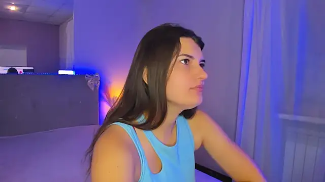 Laura Leee online show from July 22, 2026, 4:58 am