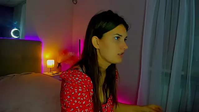 Laura Leee online show from September 11, 2025, 5:29 am