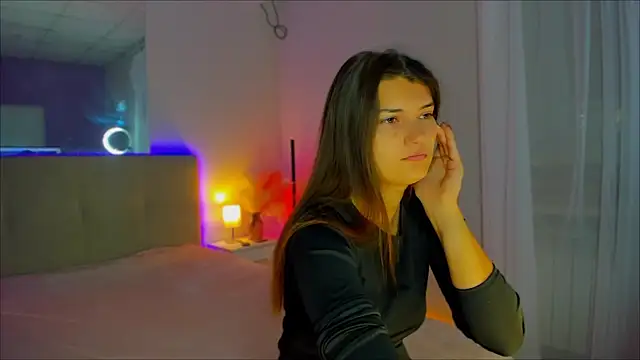 Laura Leee online show from September 21, 2025, 5:34 am