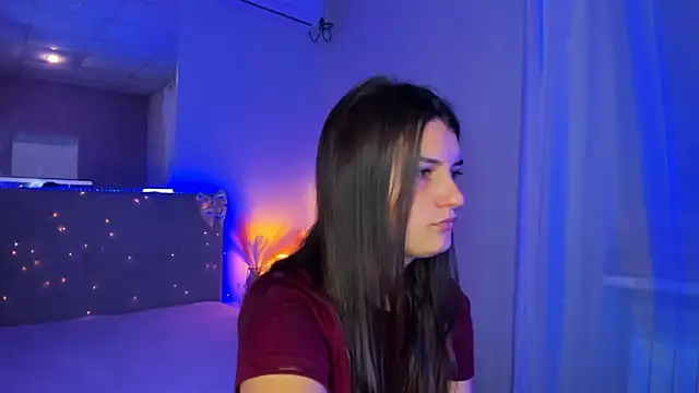 Laura Leee online show from July 17, 2026, 5:26 am