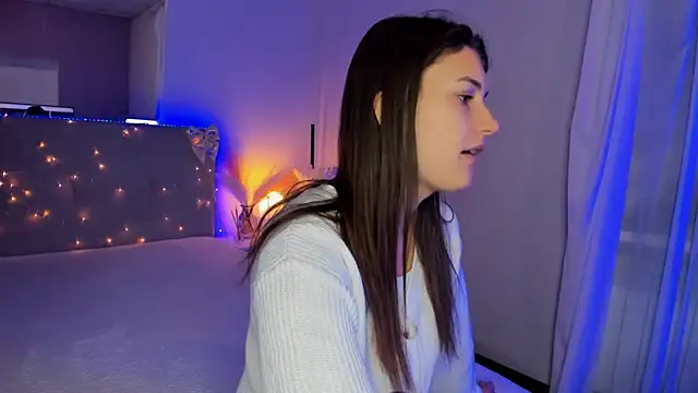Laura Leee online show from July 12, 2026, 4:57 am