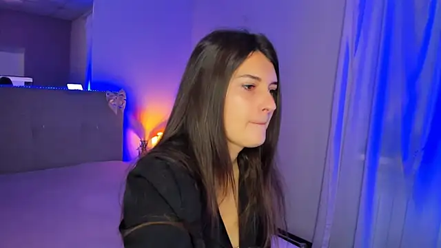 Snapshot of Laura_Leee chatting on May 27, 2026, 5:04 am Laura Leee online show from May 27, 2026, 5:04 am
