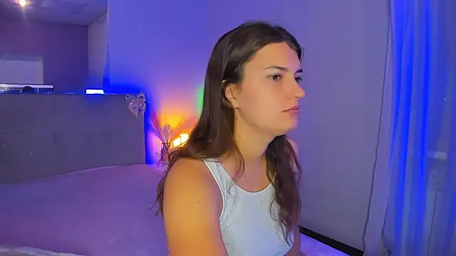 Laura Leee online show from July 27, 2026, 5:25 am