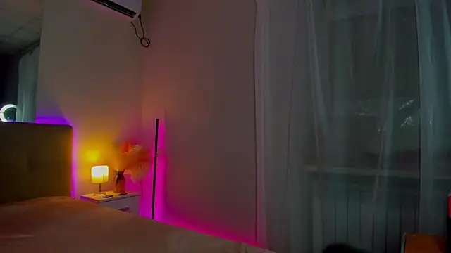 Laura Leee online show from September 9, 2025, 5:28 am