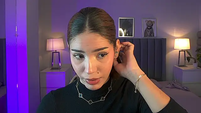 Madie  collins online show from May 7, 2026, 12:08 pm