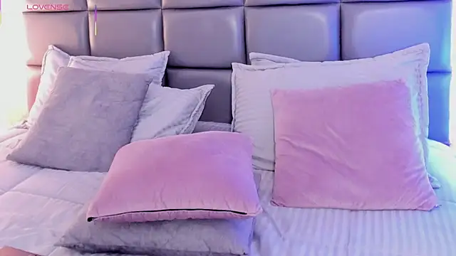 SpicySugar  online show from November 6, 2025, 7:18 pm