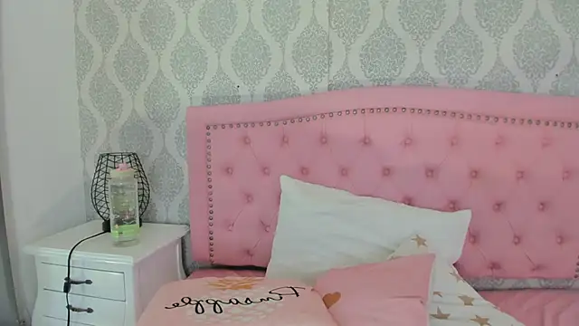 martina rivera  online show from November 30, 2025, 12:06 pm