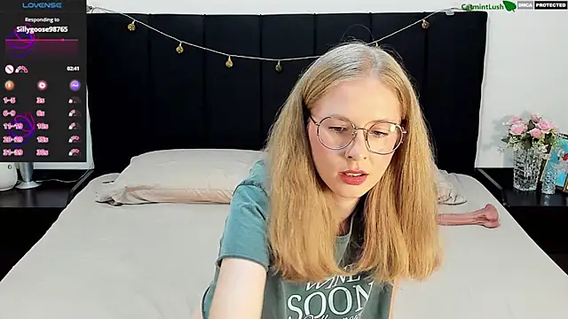 Snapshot of CatmintLush chatting on May 24, 2026, 11:37 pm CatmintLush online show from May 24, 2026, 11:37 pm