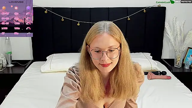 Snapshot of CatmintLush chatting on June 21, 2026, 11:43 pm CatmintLush online show from June 21, 2026, 11:43 pm