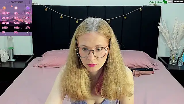 Snapshot of CatmintLush chatting on June 18, 2026, 11:32 pm CatmintLush online show from June 18, 2026, 11:32 pm