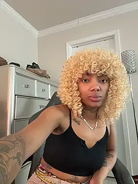 butterflybootyy online show from December 19, 2025, 3:36 pm