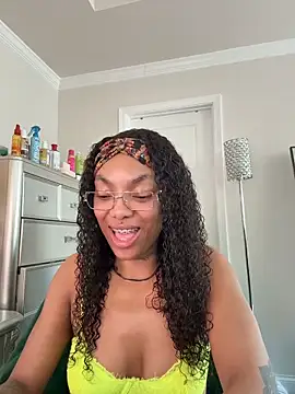 butterflybootyy online show from April 21, 2026, 3:07 pm