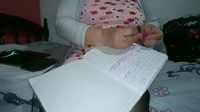 Elizabeth68 online show from November 8, 2025, 1:03 pm