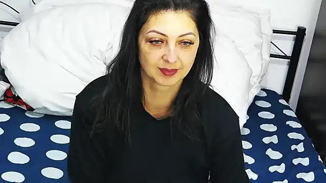 DivinSandra online show from March 7, 2025, 9:40 am