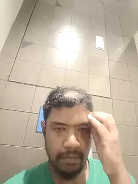 Snapshot of RoyPapafarid chatting on April 6, 2026, 12:50 am RoyPapafarid online show from April 6, 2026, 12:50 am