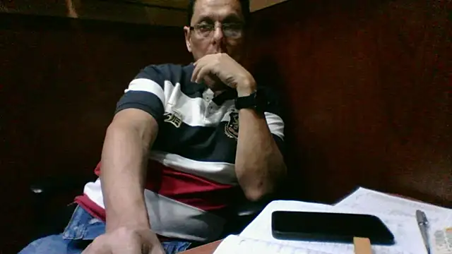 MarcusKelvin online show from November 3, 2025, 2:42 pm